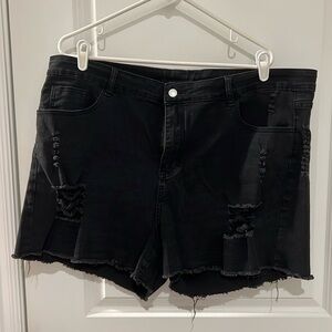 LAST CHANCE! Item will be donated 1/16/25. 
Black Denim Shorts 4X
